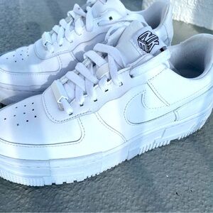 Nike Air Force 1 low pixel white